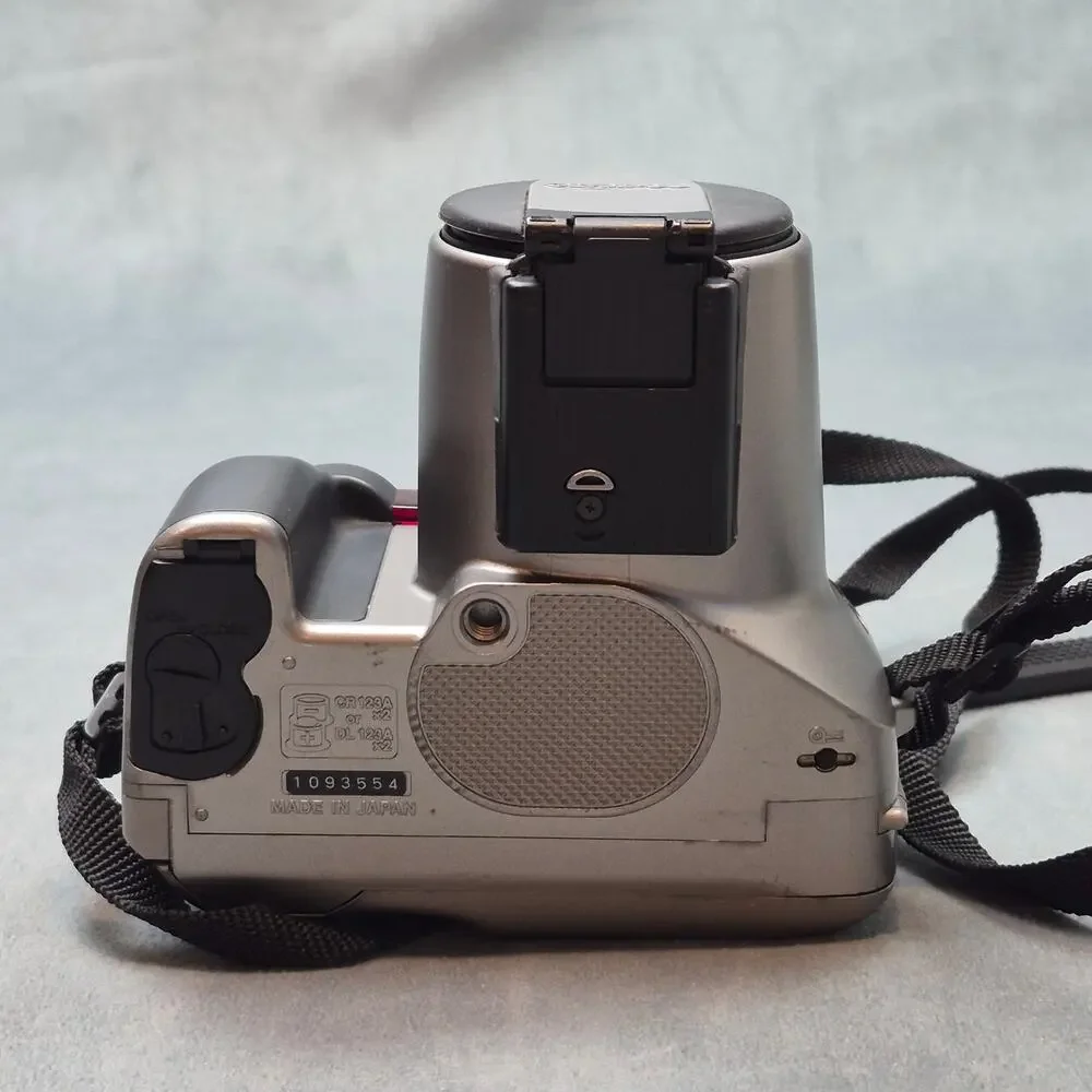 Vintage Olympus IS-30 DLX 35mm Film Camera 28-110mm Zoom Lens Quartzdate